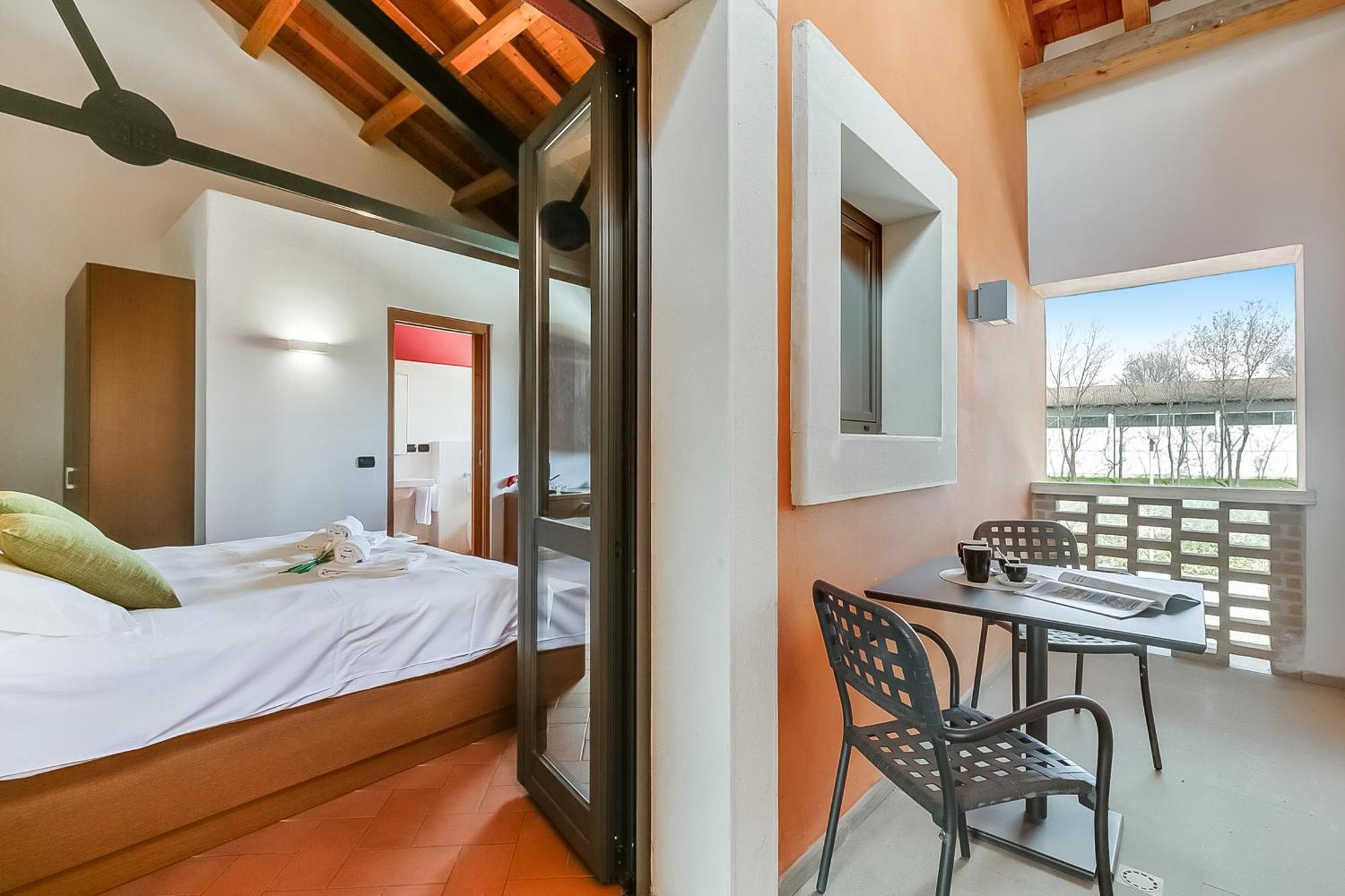 Almavite Wine Resort With Pool Desenzano del Garda Bagian luar foto