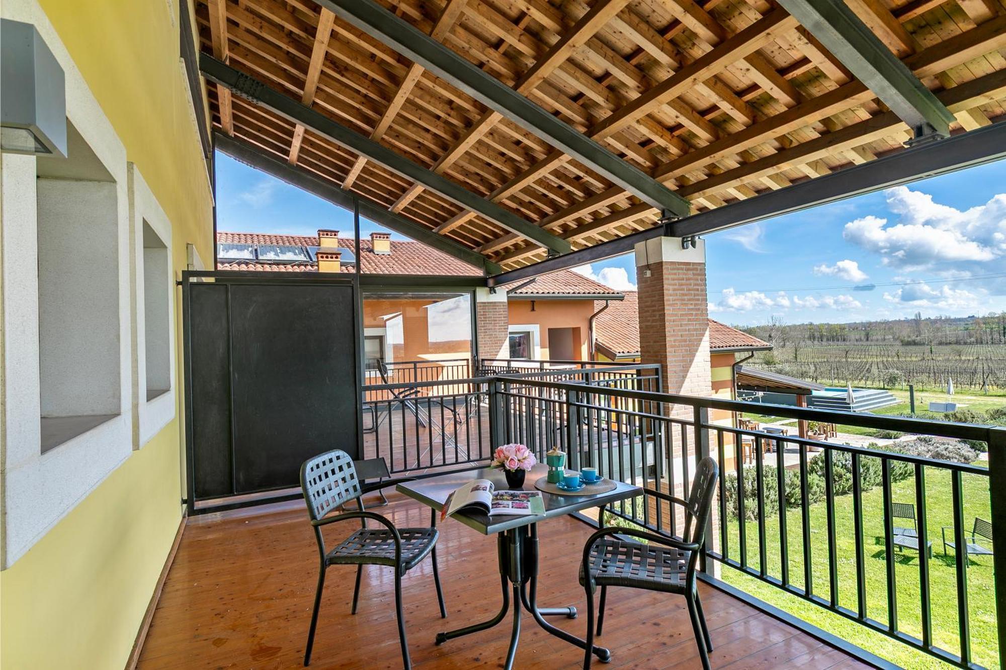 Almavite Wine Resort With Pool Desenzano del Garda Bagian luar foto