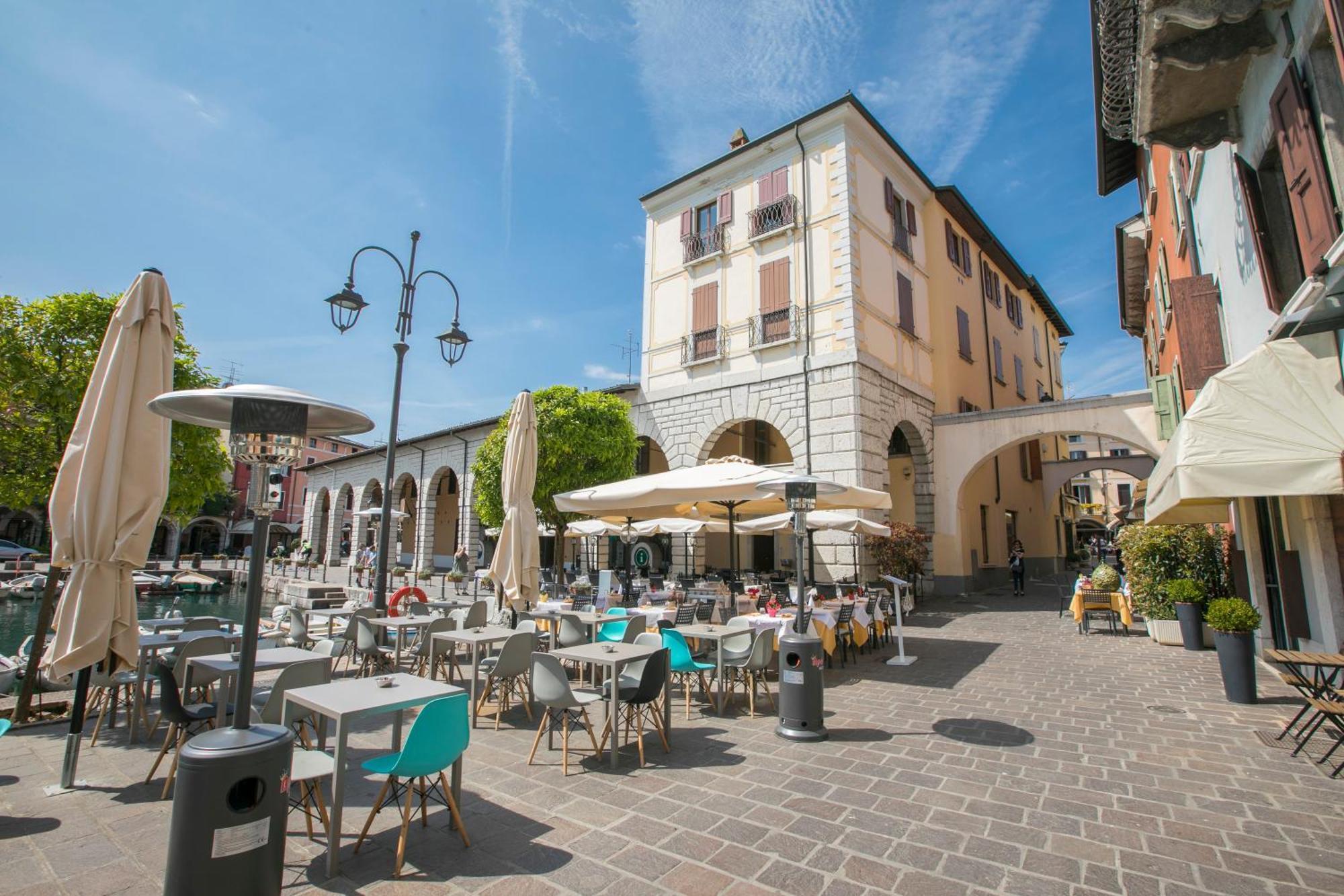 Almavite Wine Resort With Pool Desenzano del Garda Bagian luar foto