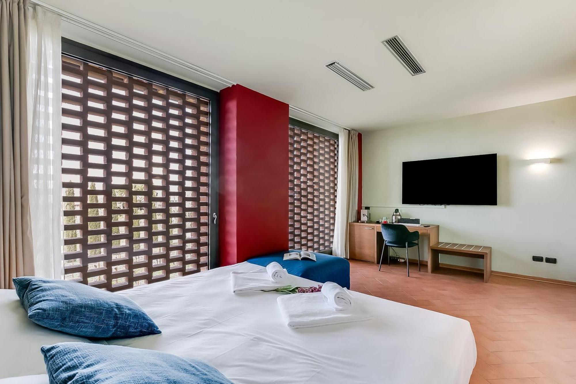Almavite Wine Resort With Pool Desenzano del Garda Bagian luar foto
