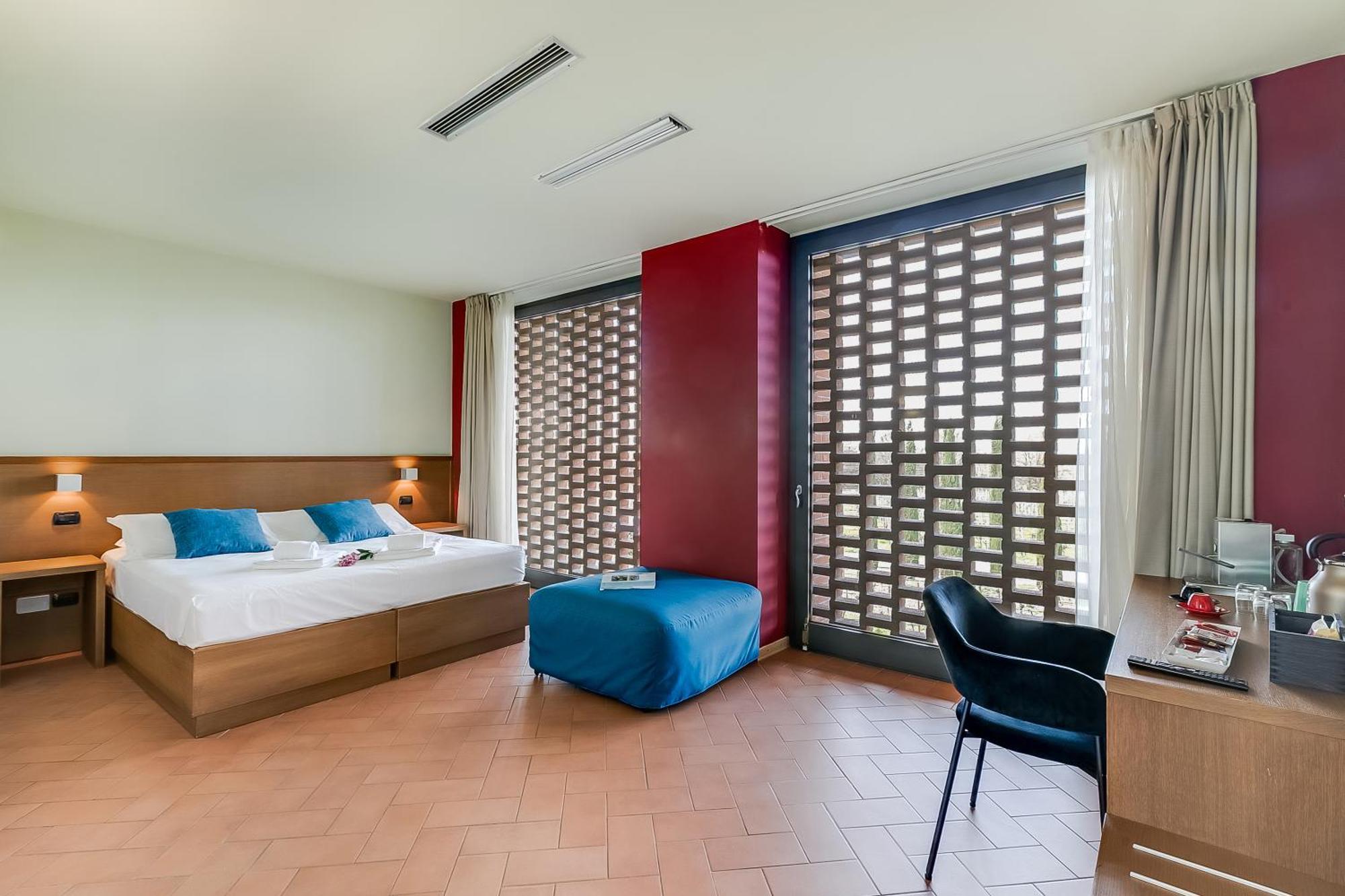 Almavite Wine Resort With Pool Desenzano del Garda Bagian luar foto